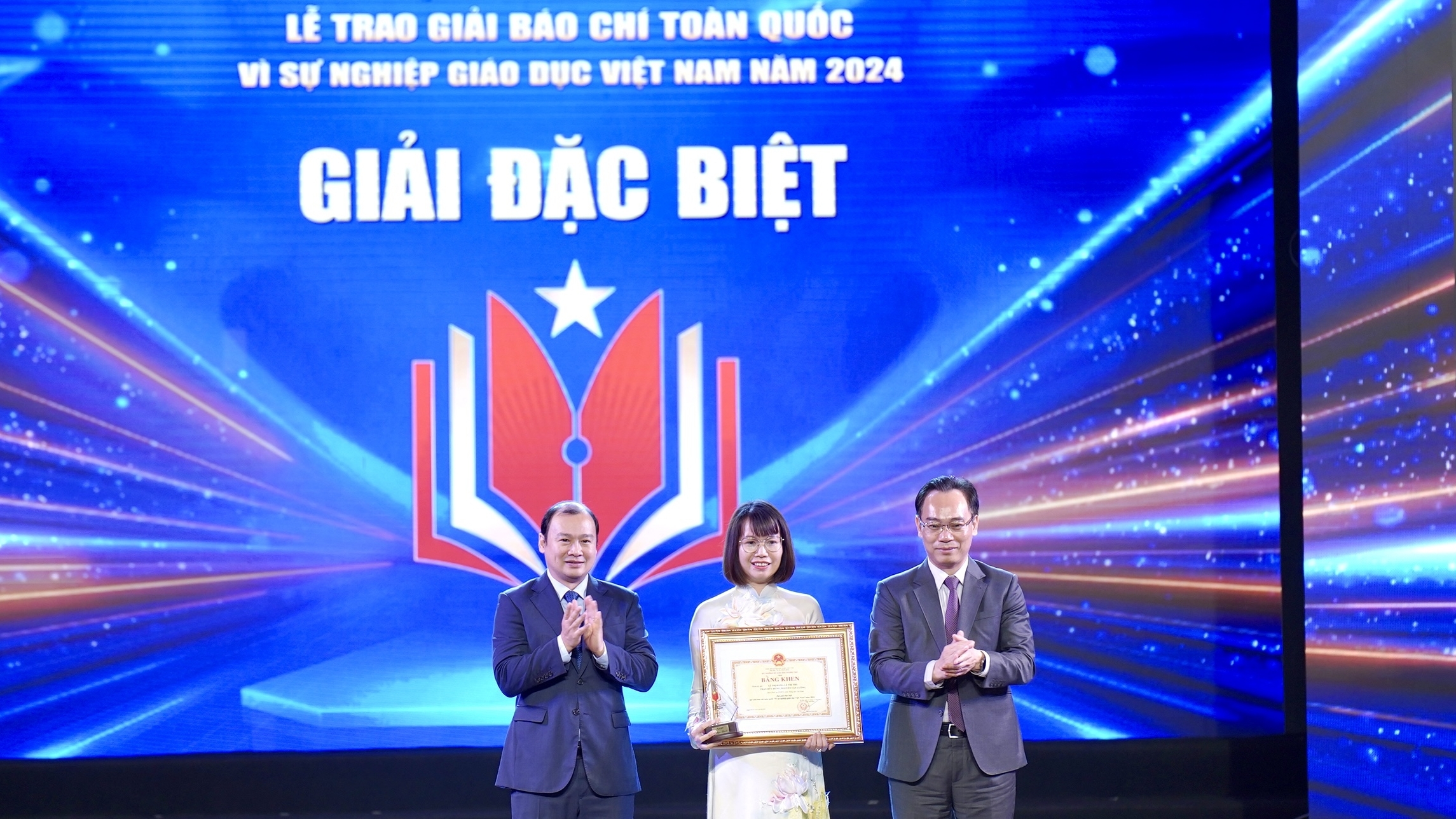 Toàn cảnh lễ trao giải Báo chí toàn quốc Vì sự nghiệp giáo dục năm 2024