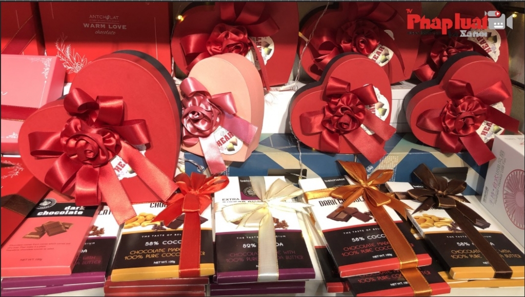 Hà Nội: Nhộn nhịp thị trường quà tặng Valentine