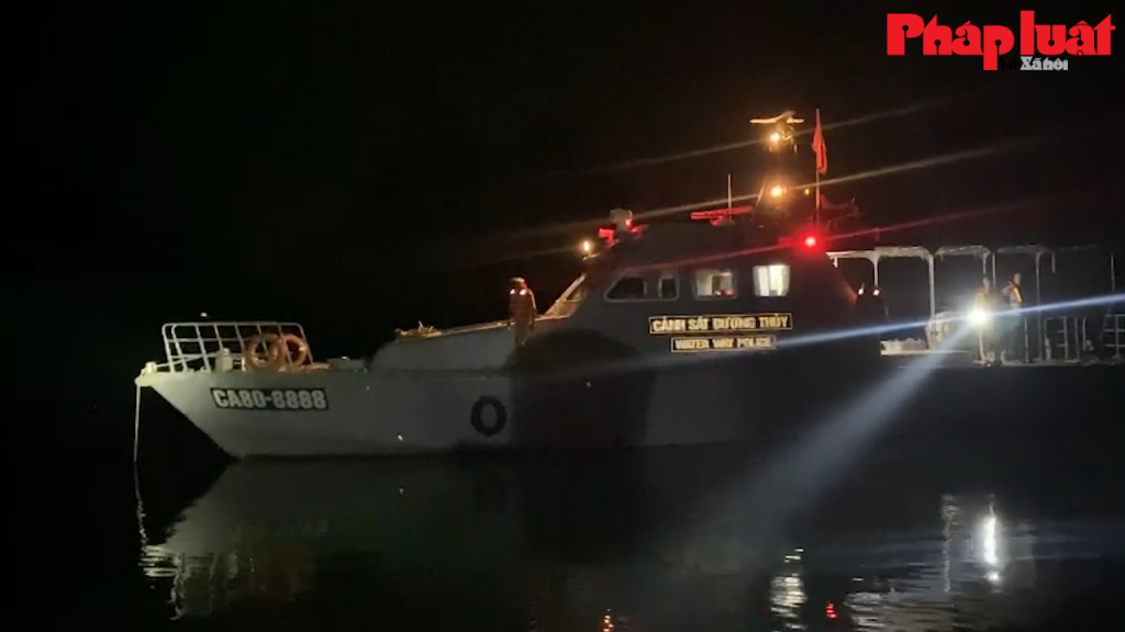 Vụ trực thăng rơi trên biển: Cục CSGT phối hợp CA Quảng Ninh và Hải Phòng nỗ lực trong đêm tìm kiếm cứu hộ, cứu nạn
