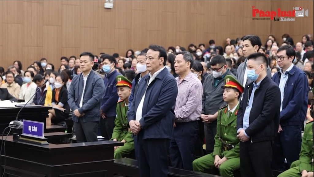 Xét xử Chủ tịch Tân Hoàng Minh cùng 14 bị cáo tội "Lừa đảo chiếm đoạt tài sản"