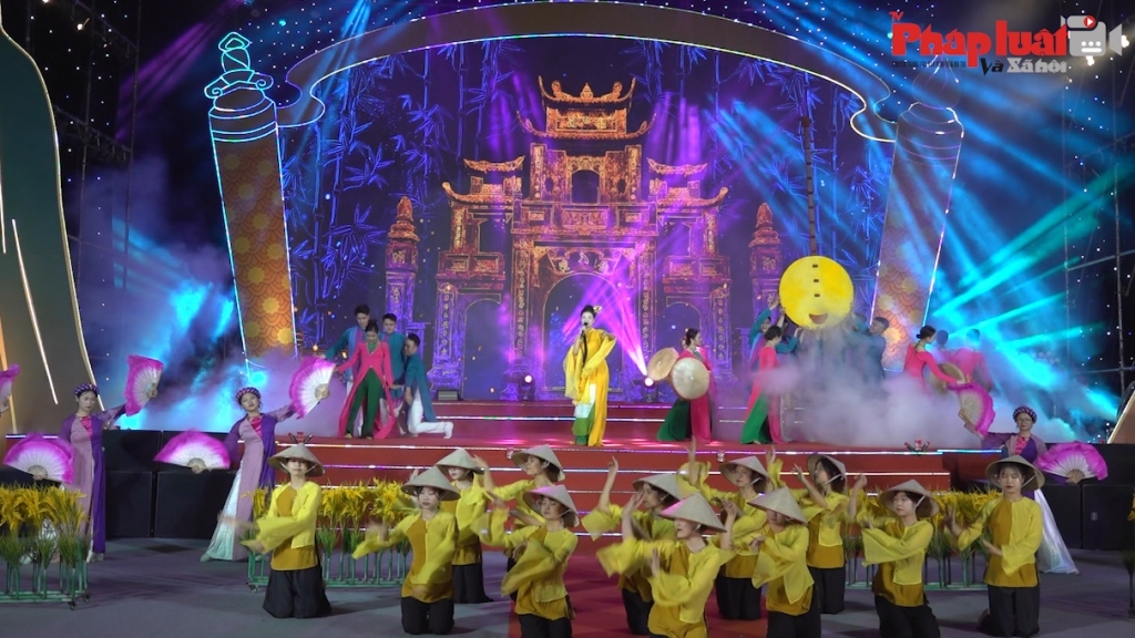Lễ hội chùa Thầy đón nhận danh hiệu Di sản Văn hóa phi vật thể Quốc gia