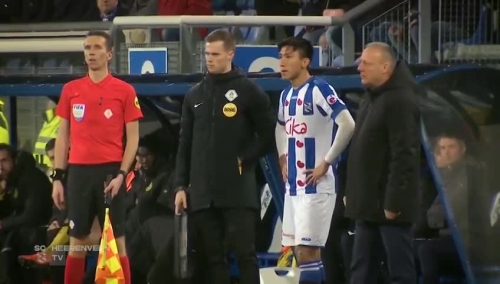 Màn ra mắt đội một Heerenveen của Đoàn Văn Hậu