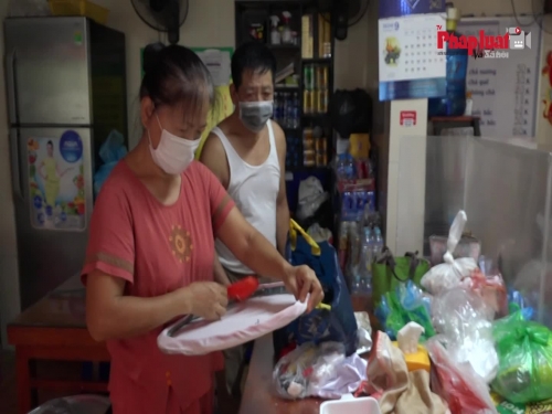 Hà Nội: Chủ hàng ăn ở “vùng xanh” hồ hởi, mở cửa bán hàng mang về