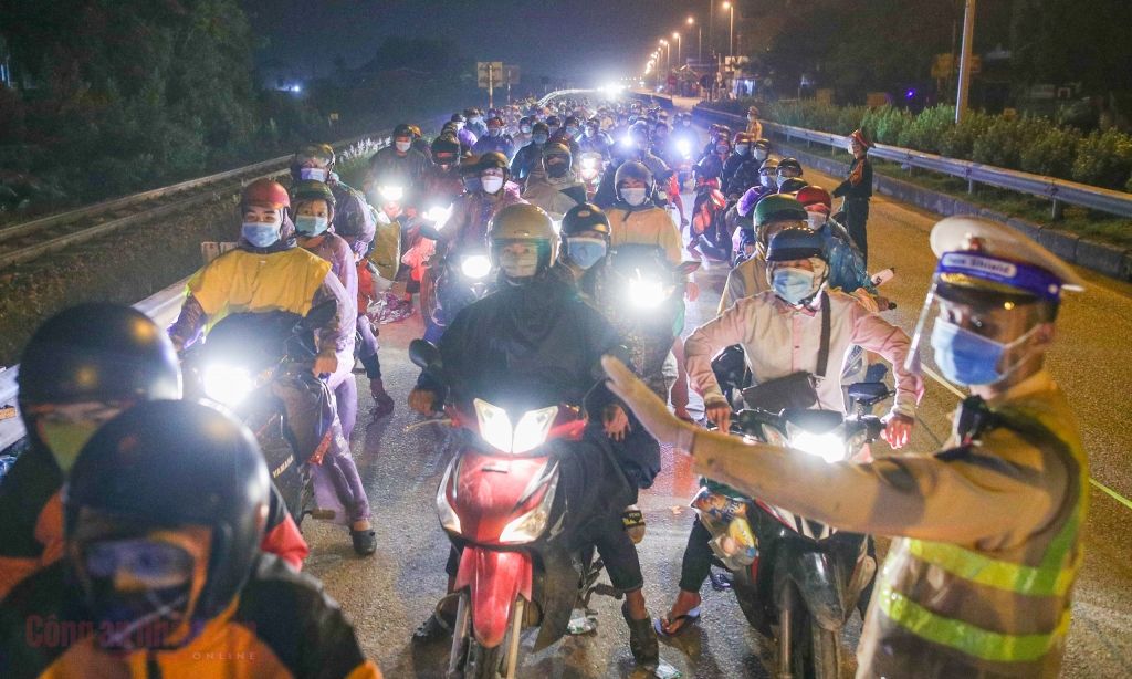 Hà Nội: Kịp thời hỗ trợ người dân từ phía Nam trở về quê, di chuyển qua địa bàn TP