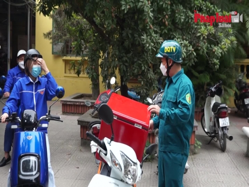 Hà Nội: Dùng xe máy gắn tủ thuốc lưu động hỗ trợ bệnh nhân mắc covid 19 tại nhà