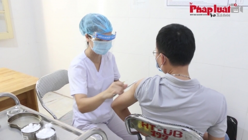 Hà Nội: Người dân phấn khởi, yên tâm khi được tiêm vắc-xin phòng Covid-19