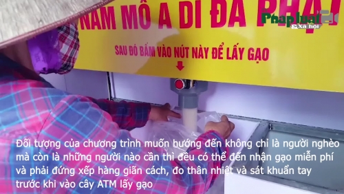 Hà Nội: Cây ATM phát gạo miễn phí cho những người cần giữa mùa dịch Covid-19