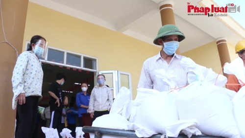 Hà Nội: Những chuyến xe đầy ắp lương thực, hỗ trợ người dân vùng dịch