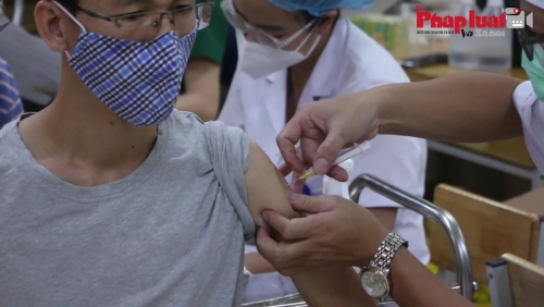 Hà Nội: Nhiều địa phương cán đích sớm tiêm chủng và xét nghiệm diện rộng cho người dân